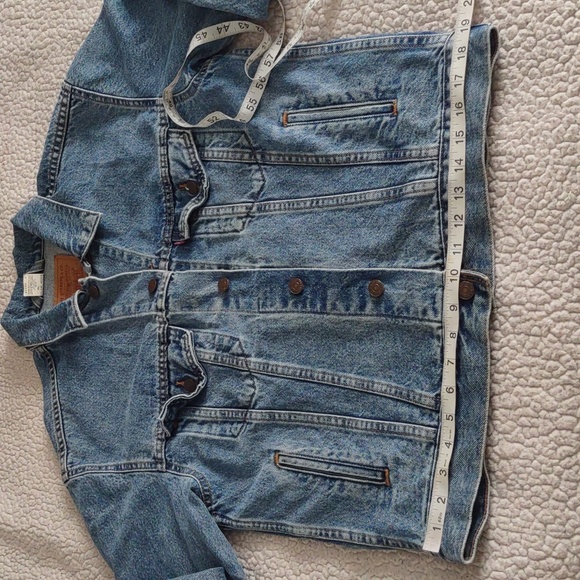 Levi's Size Medium Blue Trucker Jean Jacket - Picture 13 of 13